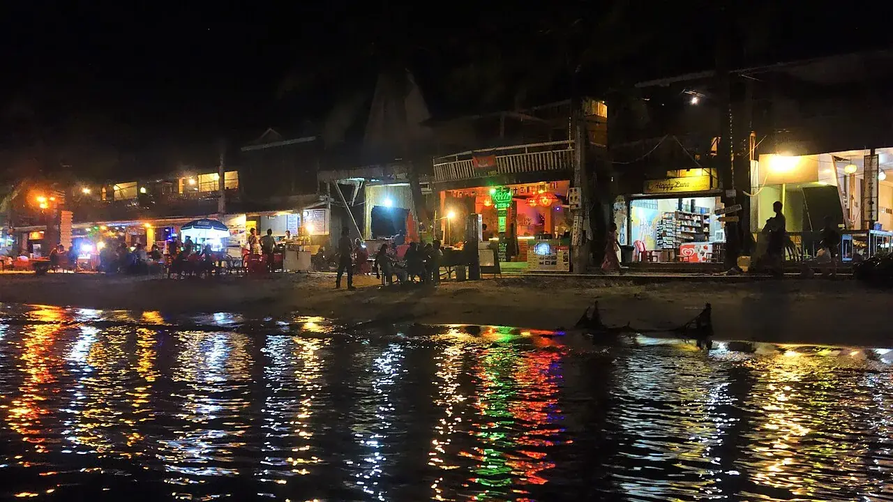 Koh Rongの港のボート