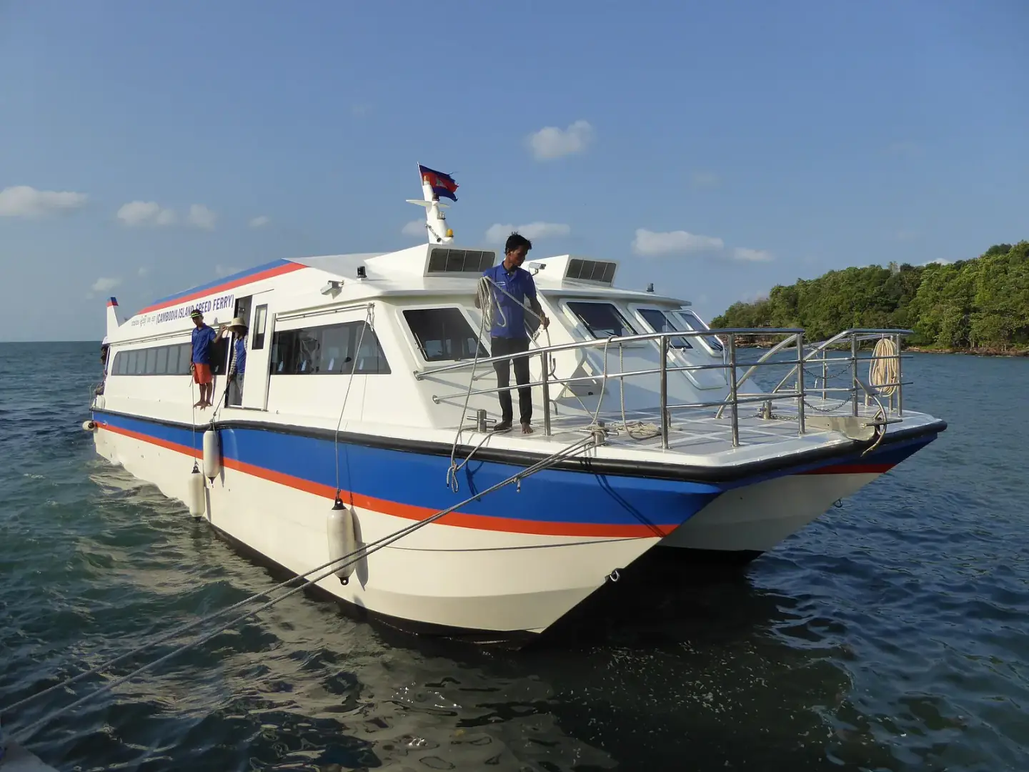 カンボジアの島々を結ぶ高速フェリー