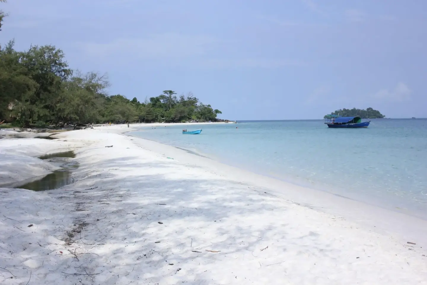 Koh Rong 해변과 현지 보트
